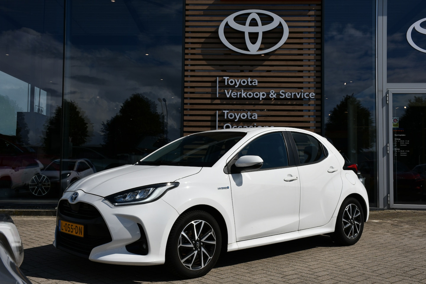 Toyota Yaris - 1.5 Hybrid Dynamic Automaat 116pk | Trekhaak | Lichtmetalen velgen 16" | Apple Carplay/And - AutoWereld.nl