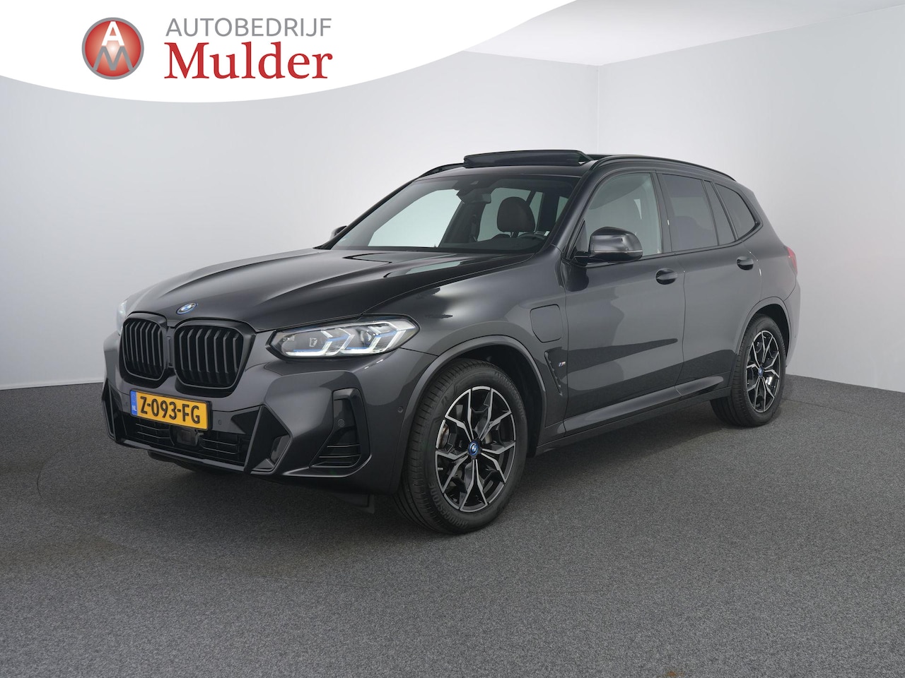 BMW X3 - xDrive30e | Pano | Trekhaak | M-Sport | Shadow line | - AutoWereld.nl