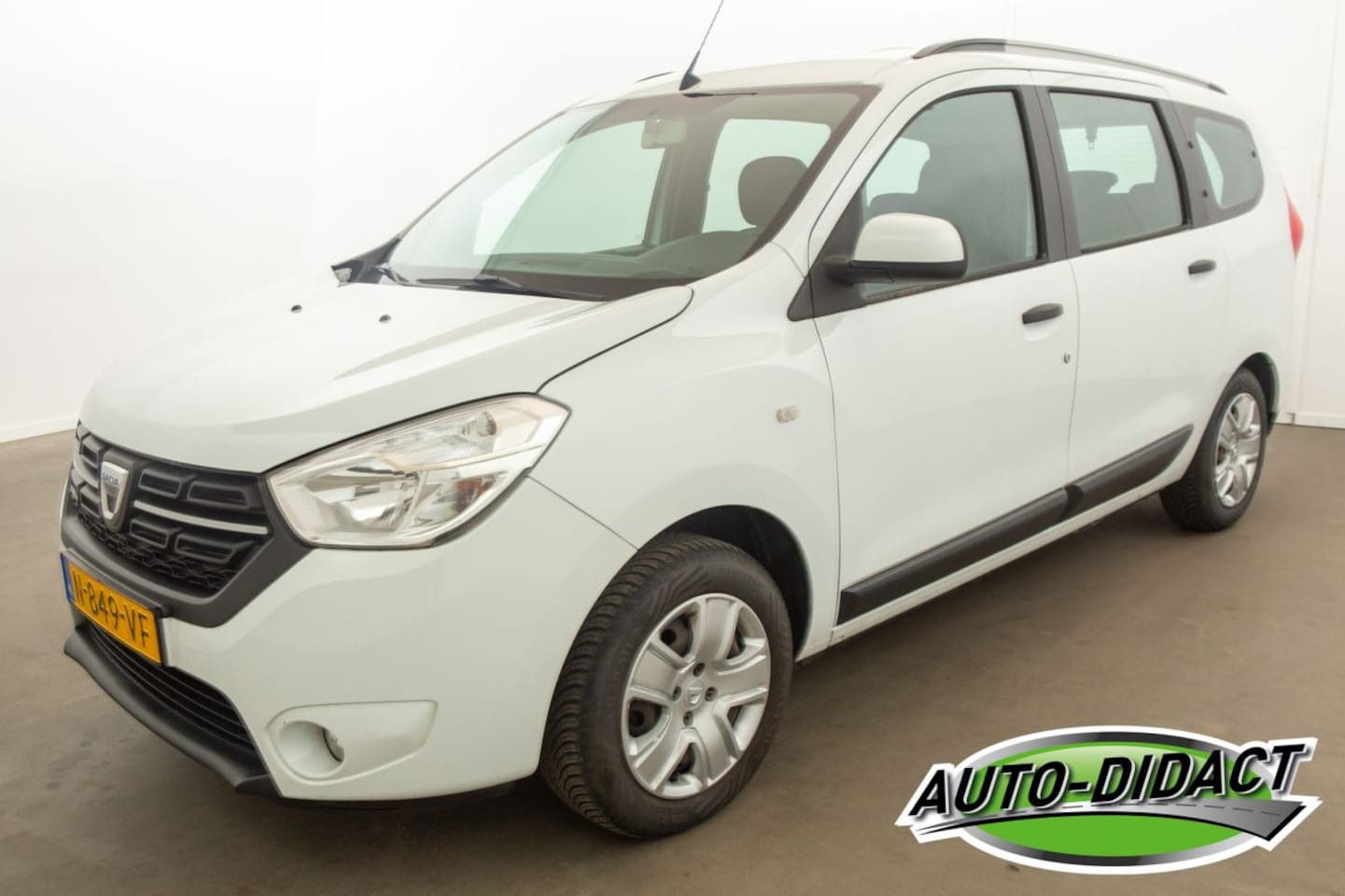 Dacia Lodgy - 1.3 TCe 7p. Airco Navi Camera Comfort - AutoWereld.nl