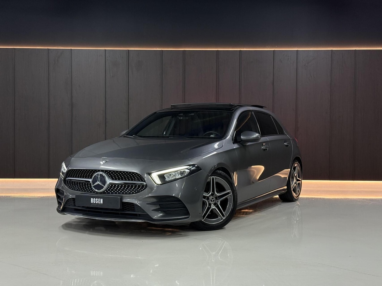 Mercedes-Benz A-klasse - 180 AMG|PANO|SFEER|KEYLESS|LED|CRUISE|WIDESCREEN - AutoWereld.nl