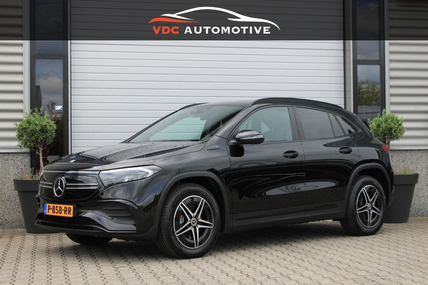 Mercedes-Benz EQA - 250 AMG 95,2% SOH | Trekhaak | Distronic | Camera | Night | LED | Widescreen | Sfeerverlic - AutoWereld.nl