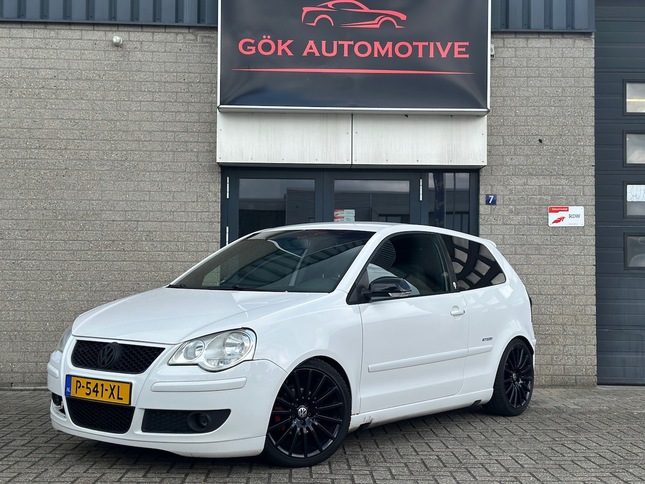 Volkswagen Polo - 1.4-16V / Carplay / Airco / Verlaagd / Zwart Hemel / LM Velgen - AutoWereld.nl