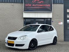 Volkswagen Polo - 1.4-16V / Carplay / Airco / Verlaagd / Zwart Hemel / LM Velgen