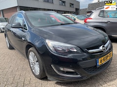 Opel Astra Sports Tourer - 1.4 Turbo Sport 2013 € 4950.- NIEUWE KETTINGSET 1 JR. APK