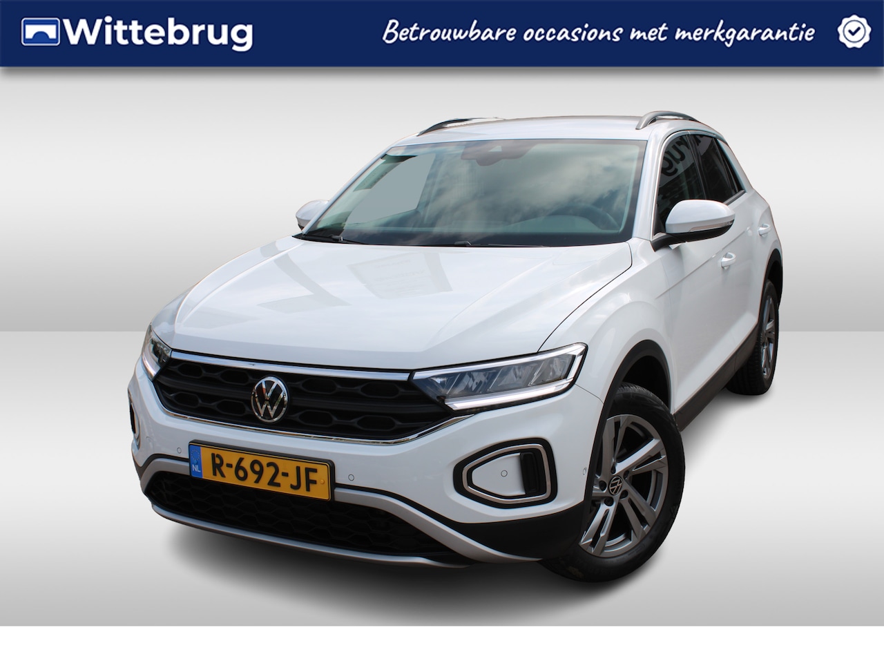 Volkswagen T-Roc - 1.0 TSI 110pk Life 75 Edition / Navigatie by APP / Virtual cockpit / Camera / Park Assist - AutoWereld.nl