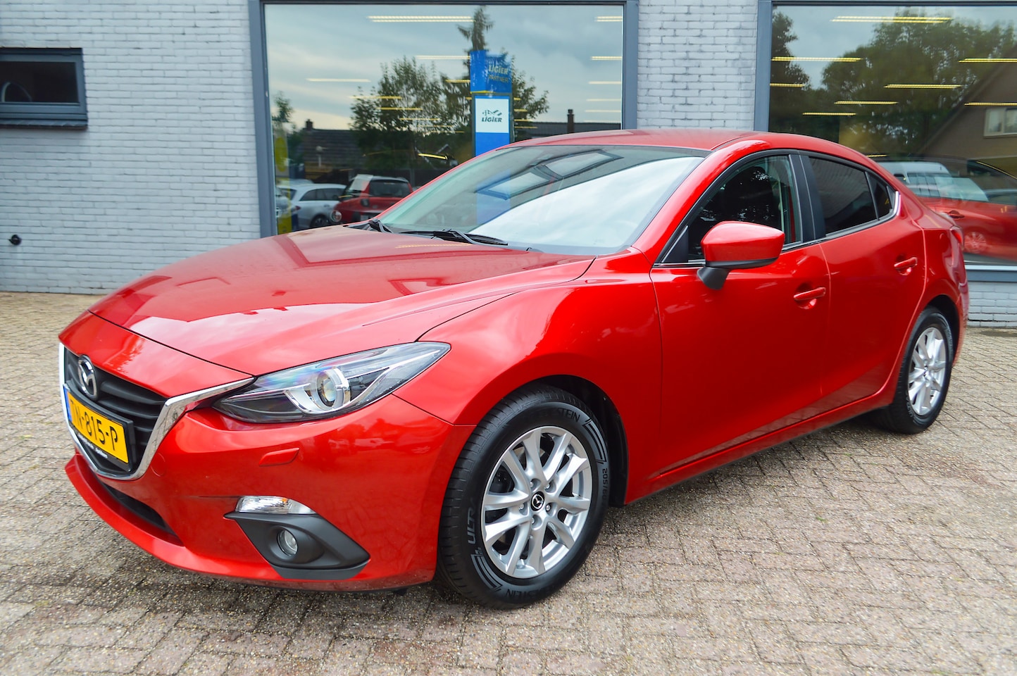 Mazda 3 - 2.0 TS+ | Trekhaak | Stoelverwarming | Navigatie | Parkeersensoren - AutoWereld.nl