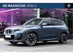 BMW iX1 - eDrive20 M Sport / Sportstoelen / Achteruitrijcamera / Stoelverwarming / Getint glas / PDC