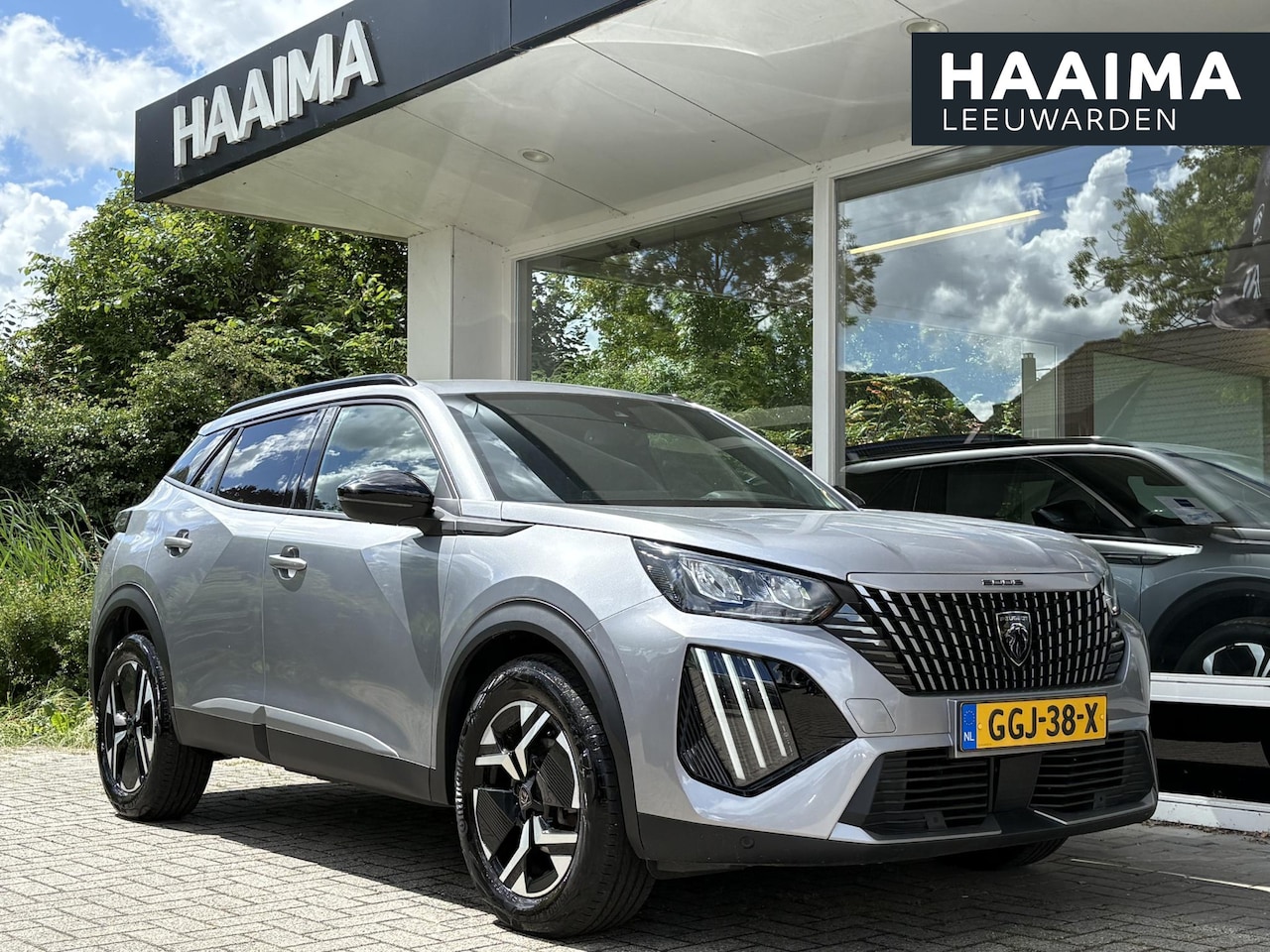 Peugeot 2008 - 1.2T 100pk Allure | Achteruitrijcamera | Navigatie | Facelift model | Privacy Glass | Lich - AutoWereld.nl