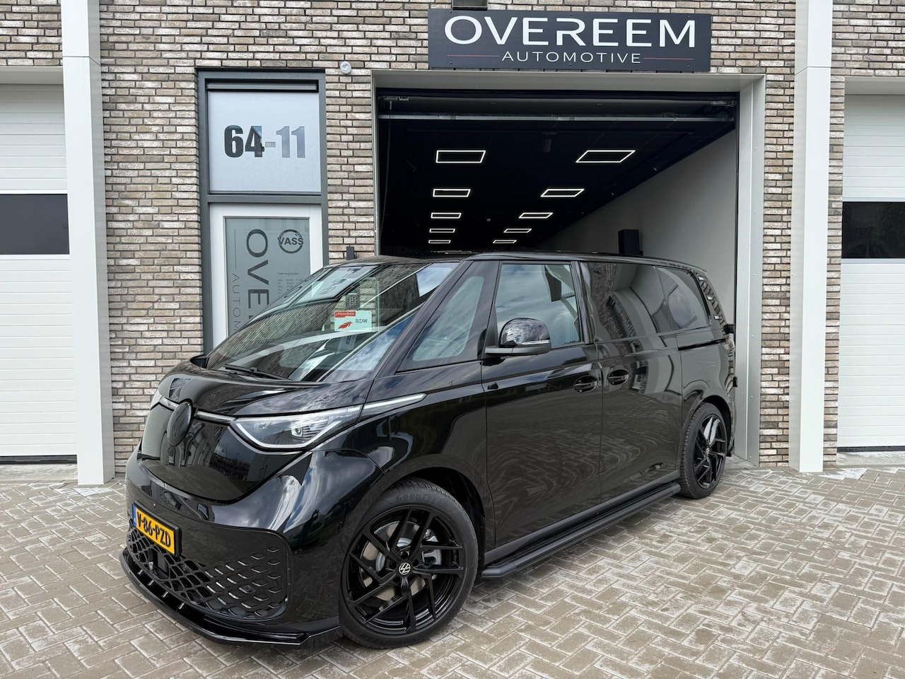 Volkswagen ID. Buzz Cargo - 4MOTION Limited Edition 79 kWh "Black Edition" | Trekhaak | 2x Schuifdeur incl. sluithulp - AutoWereld.nl