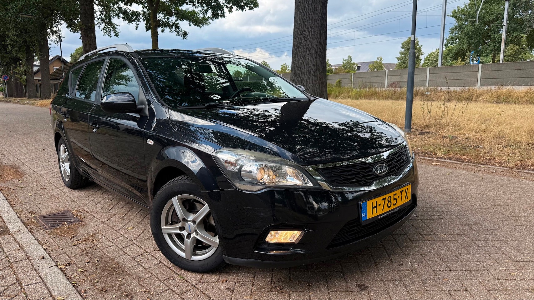 Kia Cee'd Sporty Wagon - 1.4 CVVT X-ecutive 2011 NIEUWE APK - AutoWereld.nl