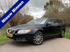 Volvo V70 - 1.6 T4 Limited Edition Automaat / Leder / Navi / 17" Velgen / Clima / Stoelverwarming / Tr