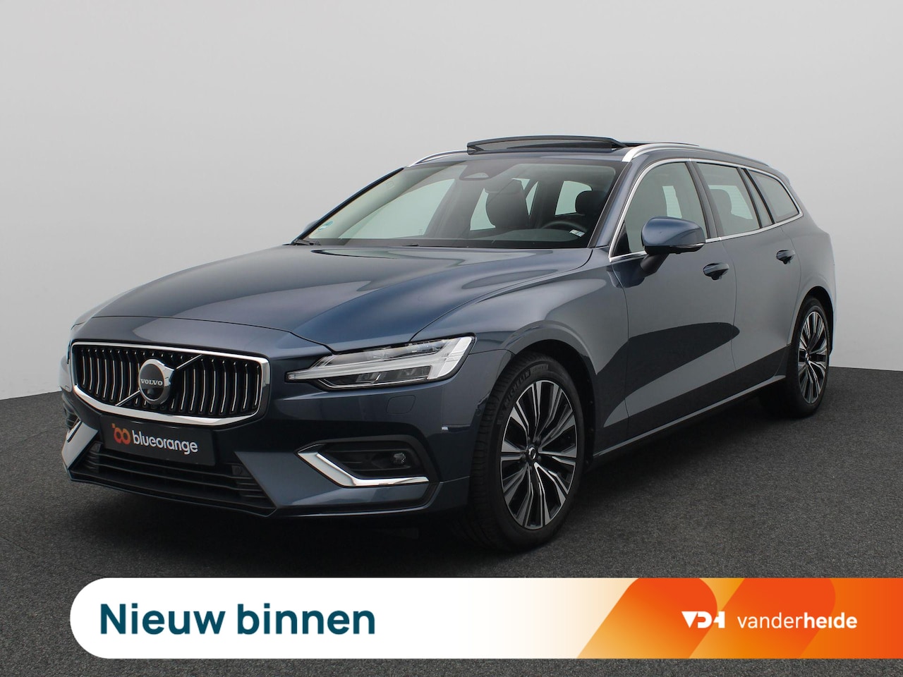 Volvo V60 - 2.0 B4 Plus Bright 197PK Aut. Panoramadak, Trekhaak, Memorystoelen, Harman Kardon Audio, 1 - AutoWereld.nl