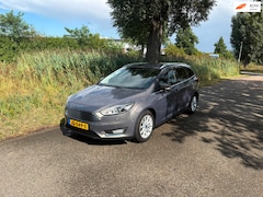 Ford Focus Wagon - 1.5 Titanium Edition Stoel/Stuur Verwarming Airco Cruise Navi Trekhaak Bluetooth Trekhaak