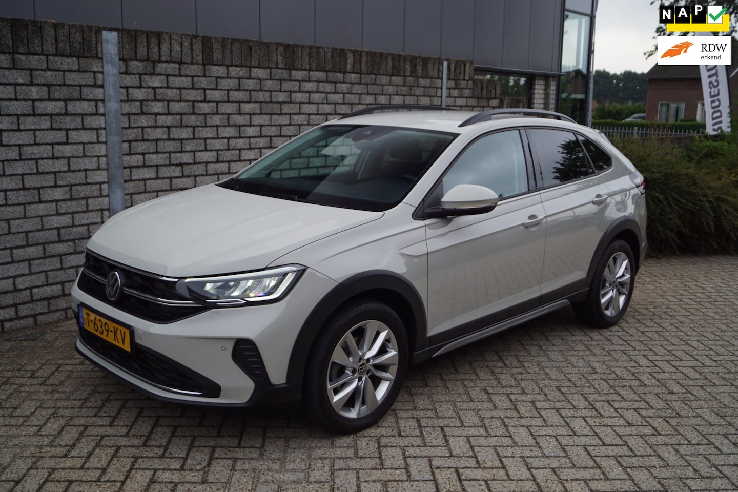 Volkswagen Taigo - 1.0 TSI Life Business Autom Sports Stoelverw Navi Camera Clima Adapt Cruise Apple Carplay - AutoWereld.nl