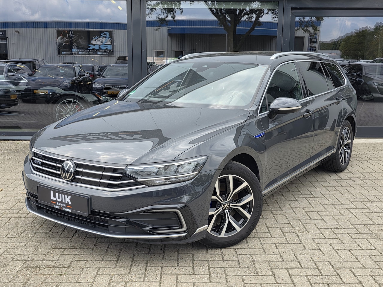 Volkswagen Passat Variant - 1.4 TSI PHEV GTE Business + VIRTUAL COCK + MASSAGE + CAMERA + LED + TREKHAAK - AutoWereld.nl