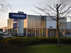 Volvo XC40 - B4 211PK Automaat Plus Black Edition / Adaptive cruise control / Trekhaak / Elektrische st