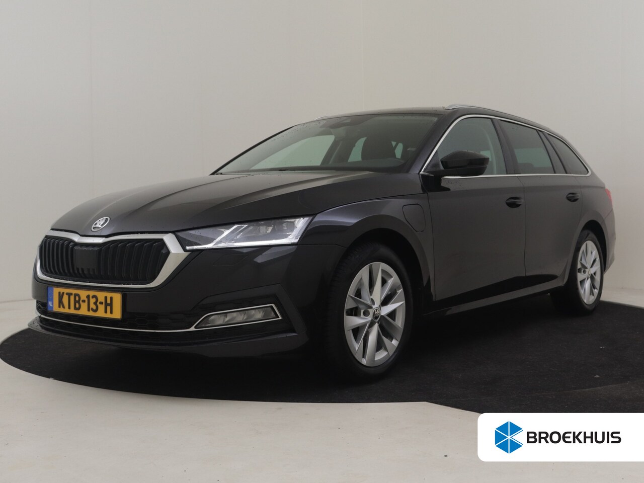 Skoda Octavia Combi - 1.4 TSI iV PHEV Business Edition 245PK DSG/AUTO | Achteruitrijcamera | Parkeer assistent | - AutoWereld.nl