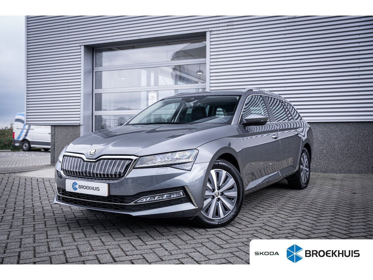 Skoda Superb Combi - 1.4 TSI iV Business Edition | Achteruitrijcamera | Cruise control adaptief | Lichtmetalen - AutoWereld.nl
