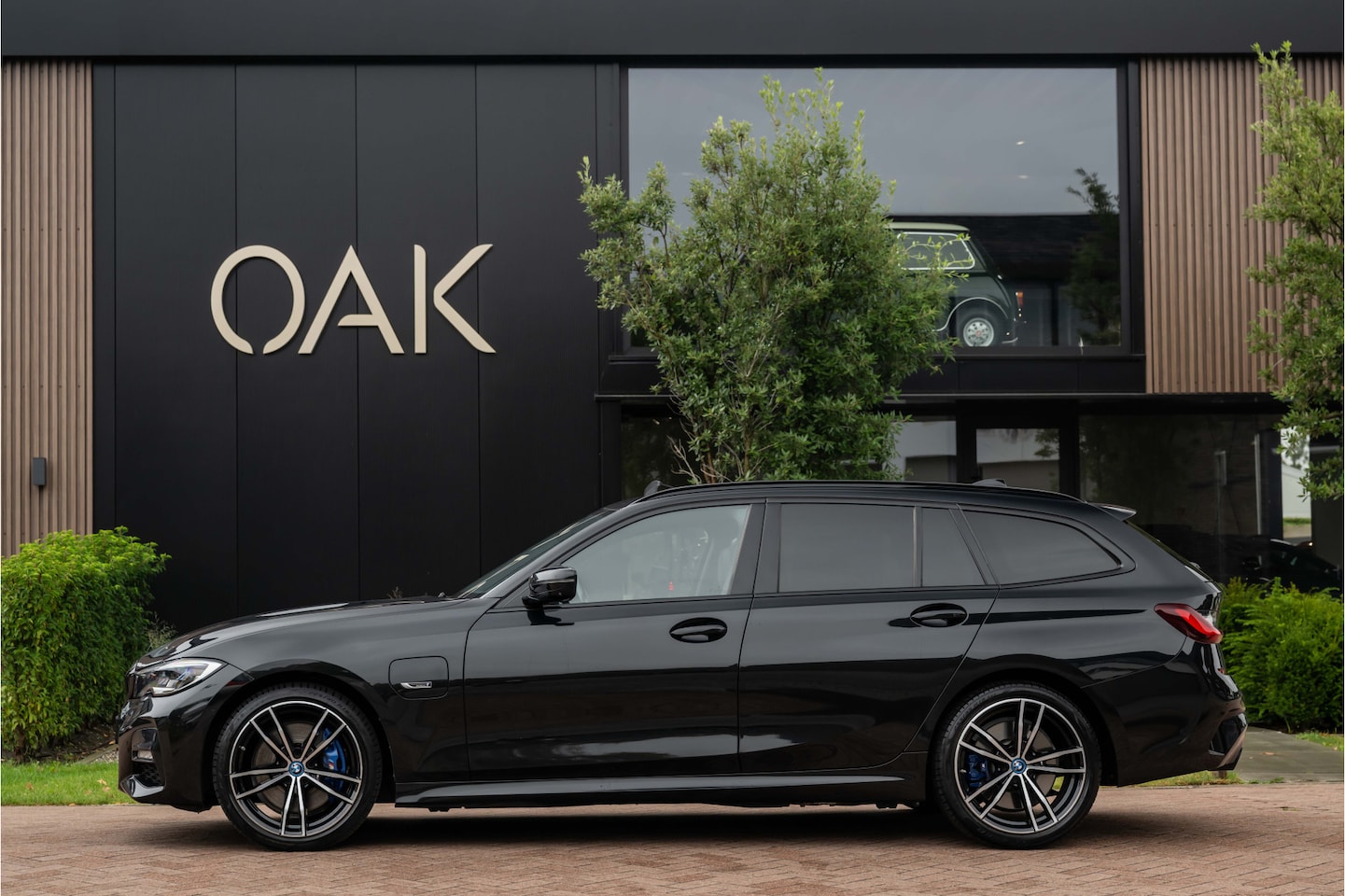 BMW 3-serie Touring - 330e | M-Sport | Live Cockpit | Panorama | Leder | Memory | Head-Up | Trekhaak | 360 Camer - AutoWereld.nl