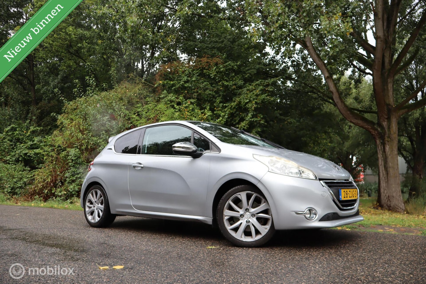 Peugeot 208 - 1.6 THP Allure | Stoelverwarmin | P-sensor | JBL - AutoWereld.nl
