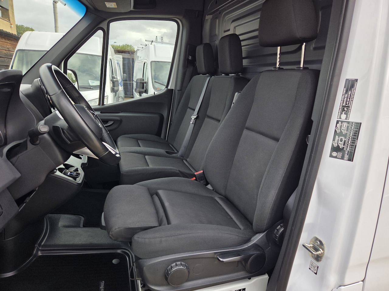 Mercedes-Benz Sprinter - 315 CDI L3/H2 Mbux Navi Camera Radar 270 Gr achterdeuren - AutoWereld.nl