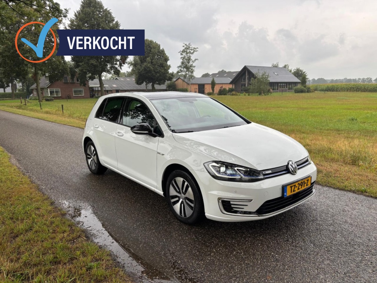 Volkswagen e-Golf - e-Golf SOH 86% | Camera | ACC | Navigatie | Virtual | - AutoWereld.nl