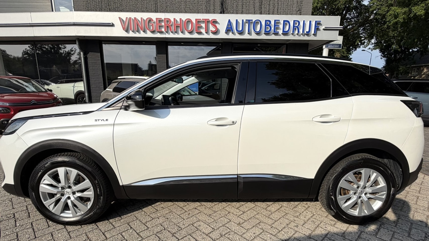 Peugeot 3008 - * Style * 130 Pk *** AUTOMAAT *** Tip van de Chef ! * Navigatie * Trekhaak * Stoelverwarmi - AutoWereld.nl