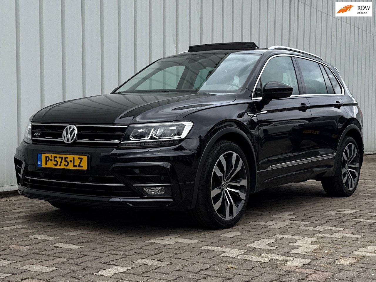 Volkswagen Tiguan - 2.0 TDI DSG Highline Business R PANO TREKHAAK VIRTUAL - AutoWereld.nl