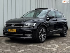 Volkswagen Tiguan - 2.0 TDI DSG Highline Business R PANO TREKHAAK VIRTUAL