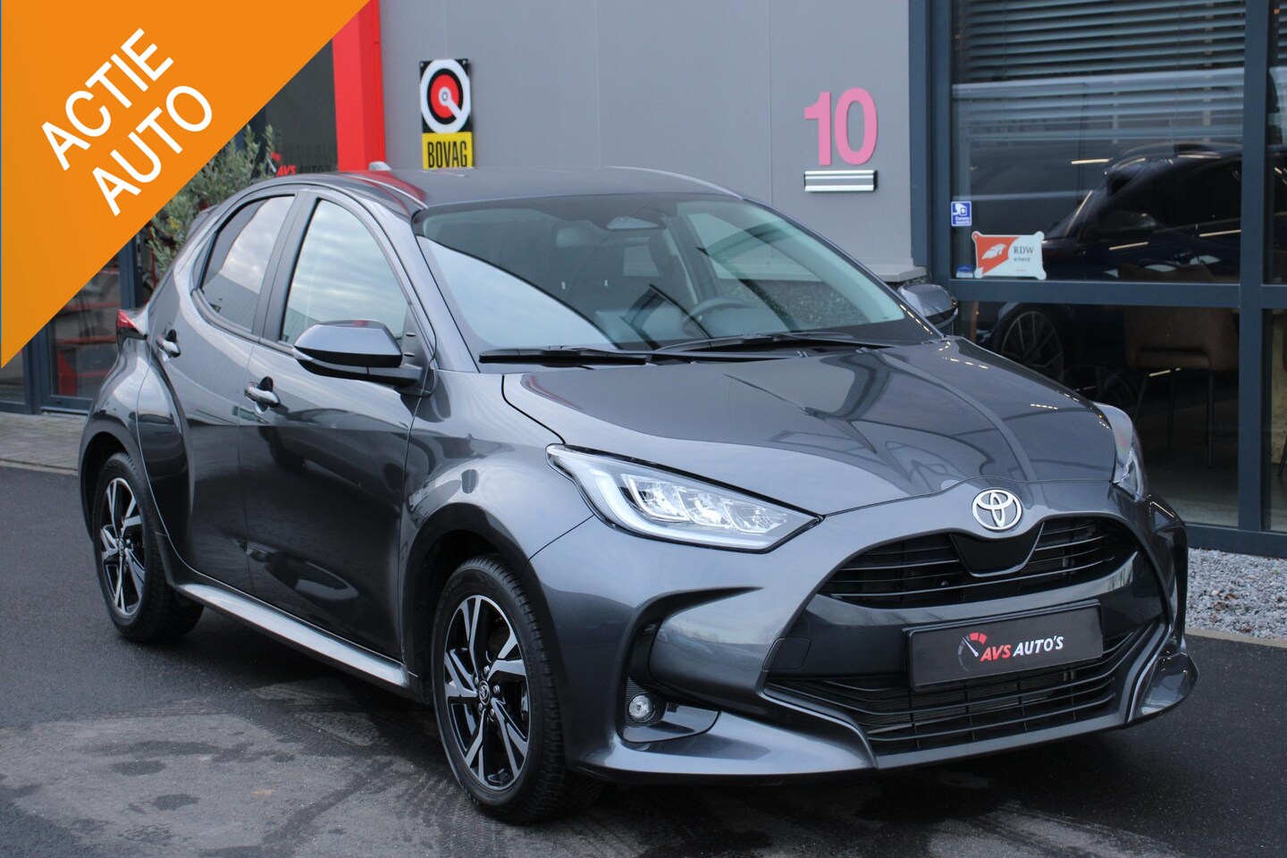 Toyota Yaris - 1.5 Hybrid 115PK, 2025, 14DKM, CAMERA, LED (* 10 JAAR GARANTIE) - AutoWereld.nl