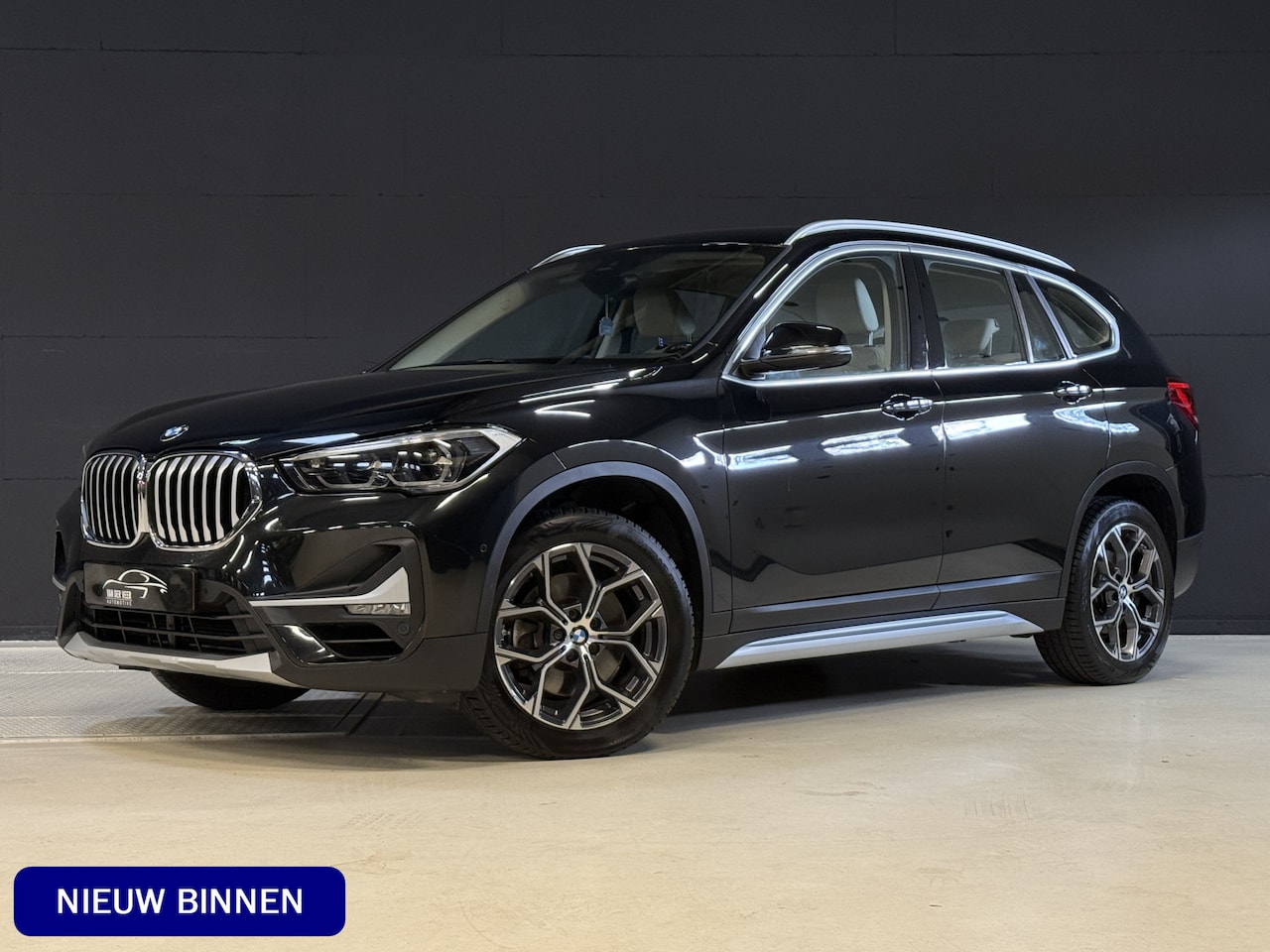 BMW X1 - sDrive20i Business Edition Plus | Head UP | Trekhaak | Leder | Stoelverwarming - AutoWereld.nl
