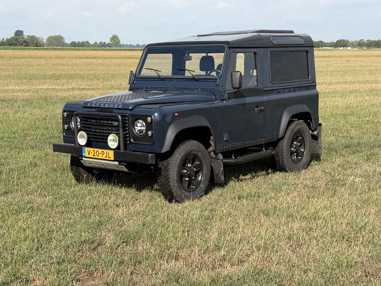 Land Rover Defender 90 - 2.0 MPI Grijskenteken ex. Carabinieri Trekhaak Marge - AutoWereld.nl