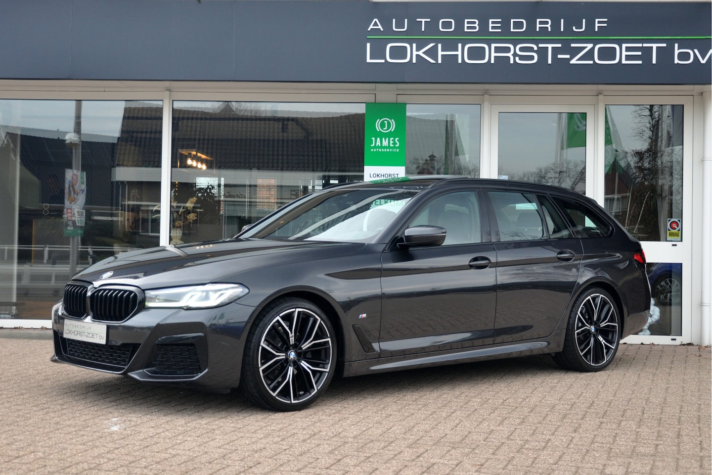 BMW 5-serie Touring - 518d High Executive Edition | M-Sport | 20 inch | Panorama | Individual Dakota Leder - AutoWereld.nl