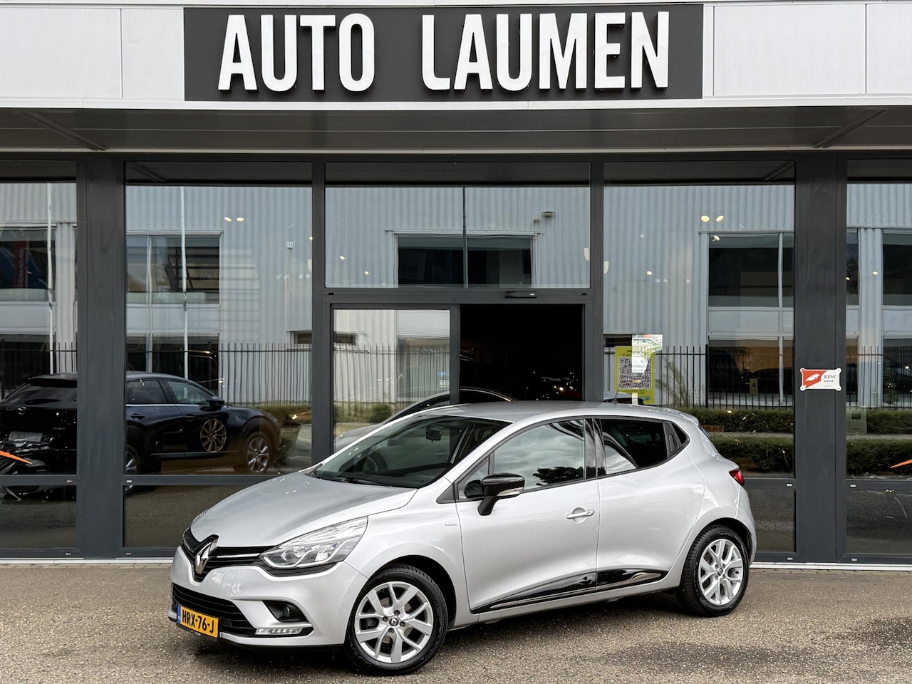 Renault Clio - 0.9 TCe Limited 5-Deurs Airco Navi DAB PDC LM Velgen LED Cruise Control 65.000 km - AutoWereld.nl