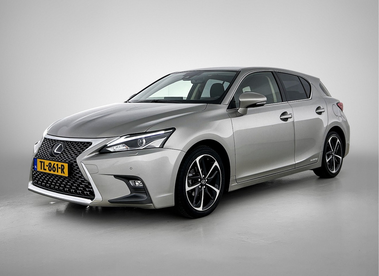 Lexus CT 200h - Business Launch Edition | LED-koplampen | Parkeersensoren | Keyless Entry | - AutoWereld.nl