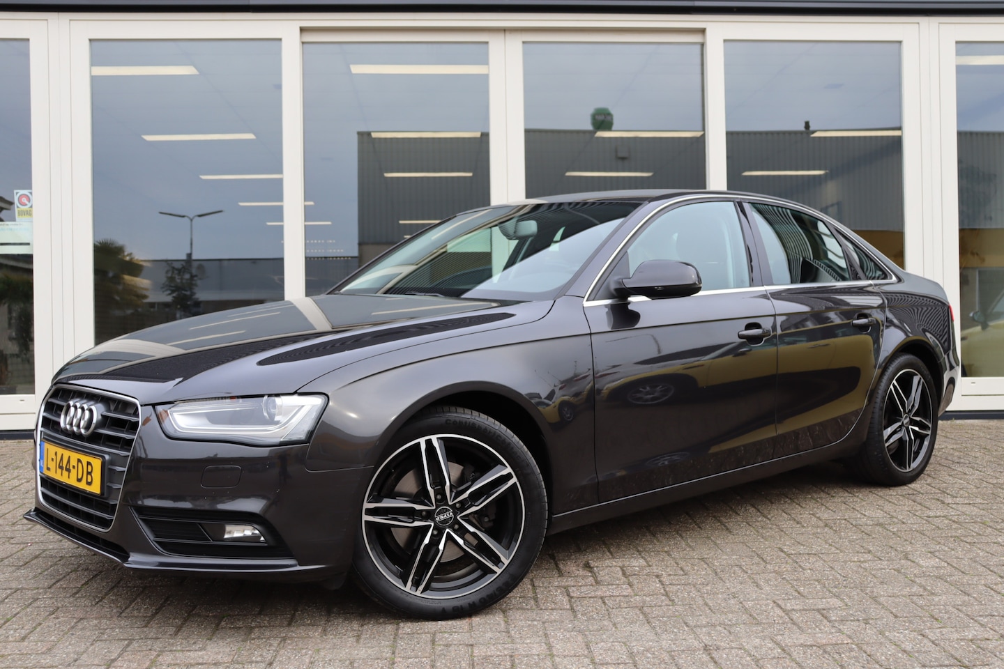 Audi A4 Limousine - 1.8 TFSI,**Nieuwe Motor** Automaat, Cruise Control, Airco, PDC V+A, Navi, Prijs Is Rijklaa - AutoWereld.nl