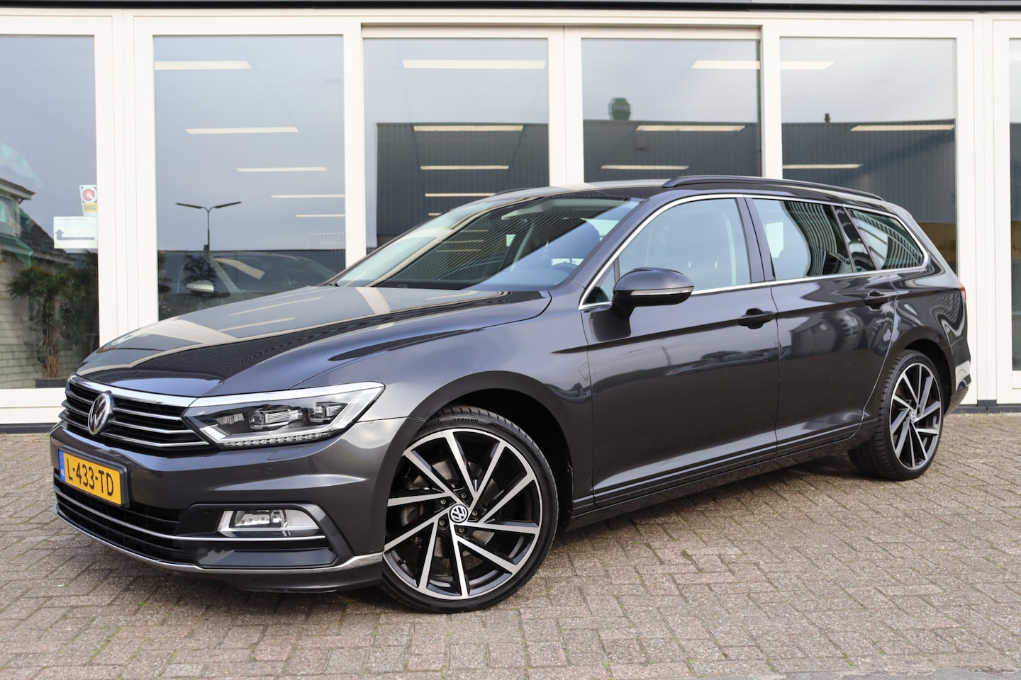 Volkswagen Passat Variant - 1.4 TSI 150 Pk ACT , Automaat, Cruise Control, Climate Control, Navi, Inklapbare Trekhaak, - AutoWereld.nl