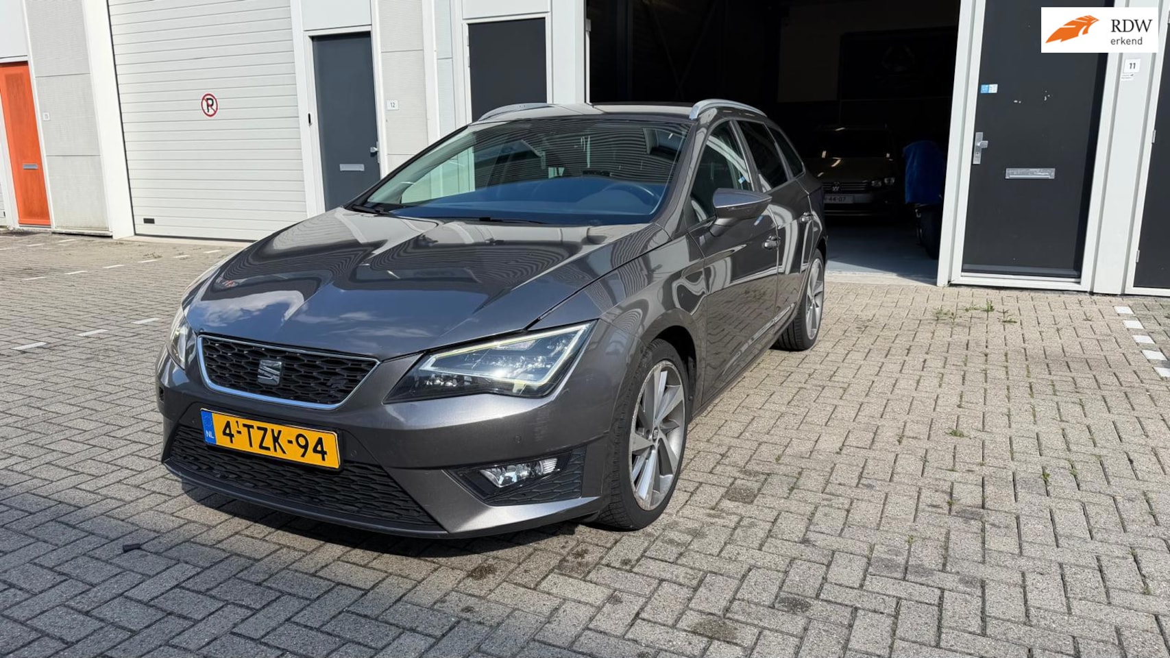 SEAT Leon ST - 1.6 TDI Style FR DSG 2014 Navi - Acc - Clima - - AutoWereld.nl