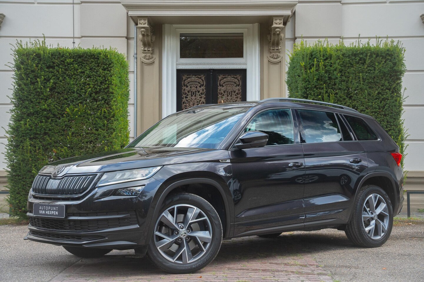 Skoda Kodiaq - 2.0 TSI 4x4 Sportline Business PANO | KEYLESS | MEMORY | CAMERA | CARPLAY | RS STOELEN - AutoWereld.nl