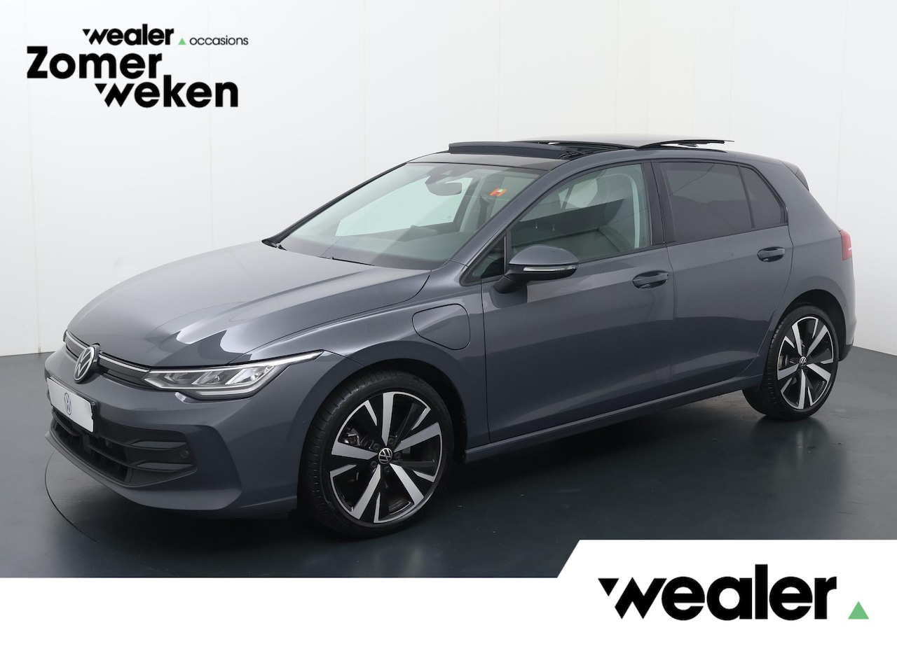 Volkswagen Golf - 1.5 eHybrid Life Edition | 204 PK | SoH % | Panoramadak | Achteruitrijcamera | Stoelverwar - AutoWereld.nl