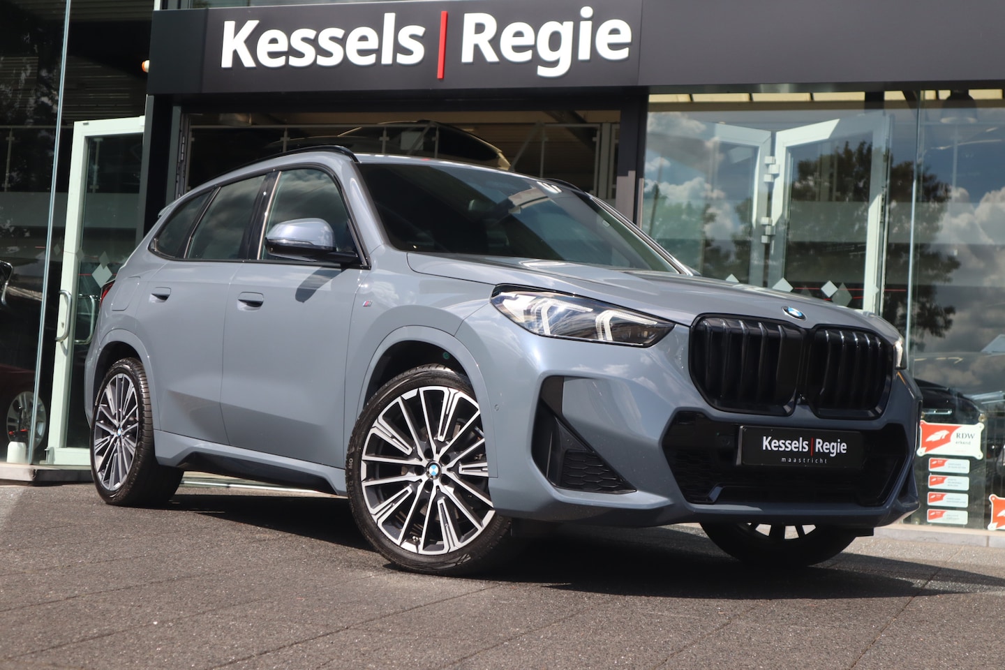 BMW X1 - xDrive23i M-Sport | ACC | HuD | 360 | 20” | Trekhaak | Leer | Keyless | Bliss | Ambient | - AutoWereld.nl