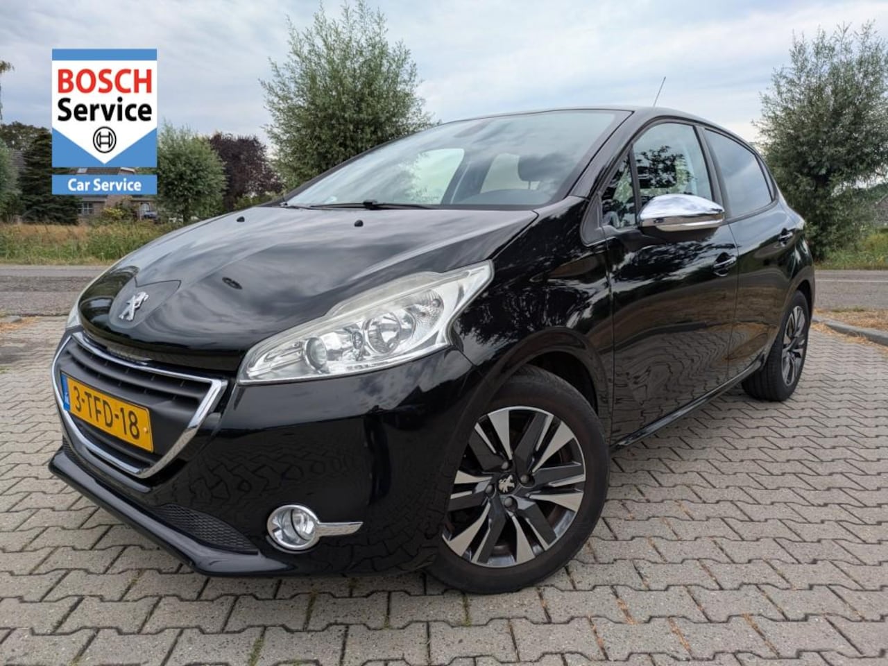 Peugeot 208 - 1.2 VTi OXYGO I Cruise I Clima I Navi I Stoelvw. I Leer I Trekhaak - AutoWereld.nl