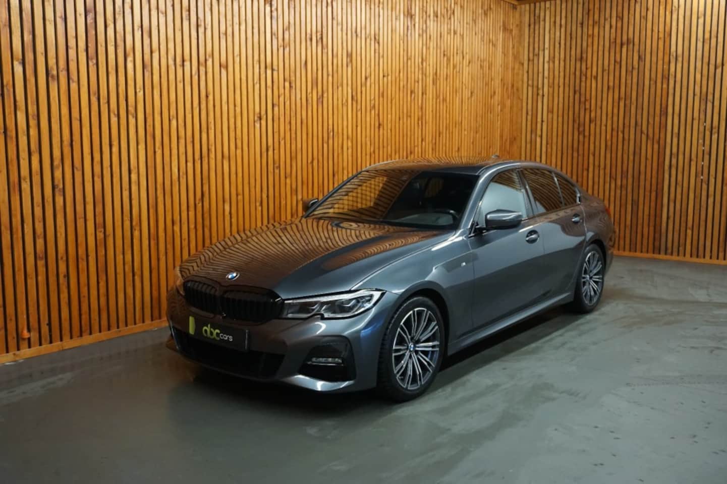 BMW 3-serie - 318I Business Edition Plus Automaat Panoramadak Leer - AutoWereld.nl