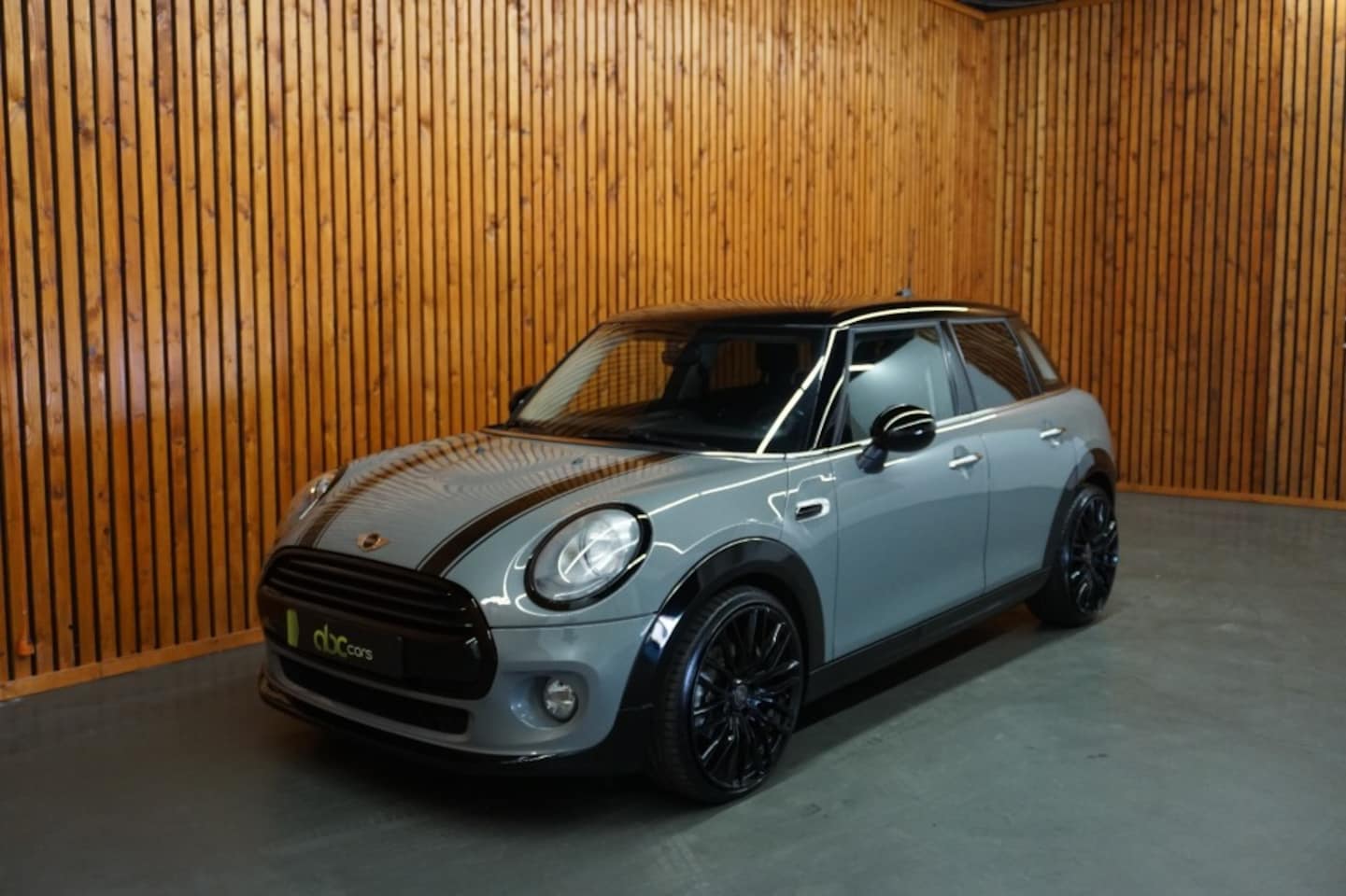 MINI One - 1.5 ONE D BUSINESS AIRCO / AUDIO / NAVIGATIE / LM VELGEN - AutoWereld.nl