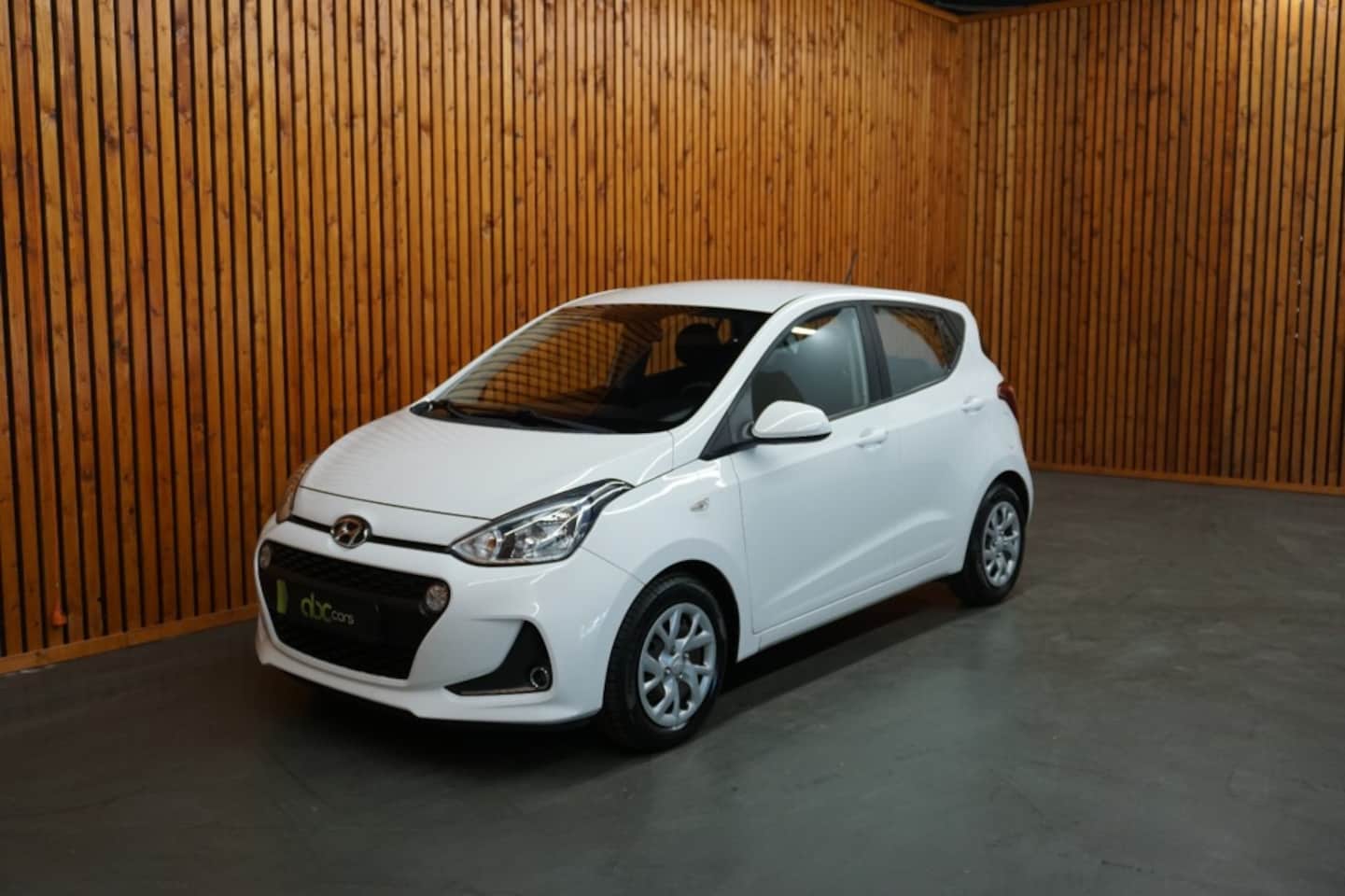 Hyundai i10 - 1.0I COMFORT AIRCO APPLE CARPLAY NAVIGATIE - AutoWereld.nl