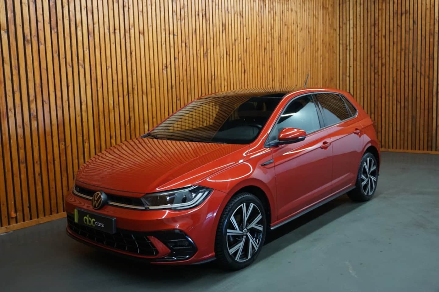 Volkswagen Polo - 1.0 TSI R-LINE APPLE CARPLAY CLIMA SFEERVERLICHTING IQ LIGHT - AutoWereld.nl