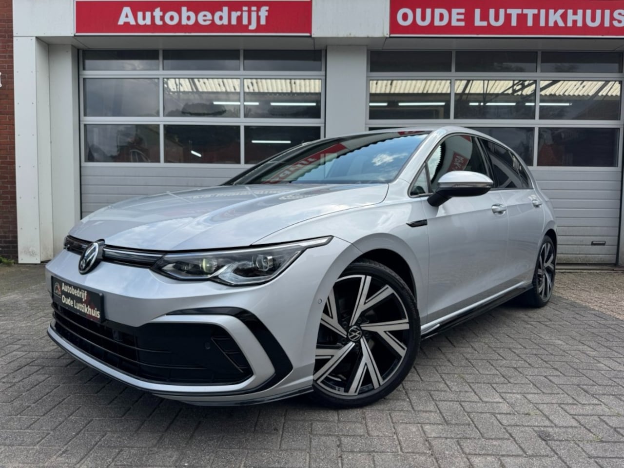 Volkswagen Golf - 1.5 eTSI 150PK DSG R-Line Camera ACC IQ.Light harman/kardon App-Connect - AutoWereld.nl