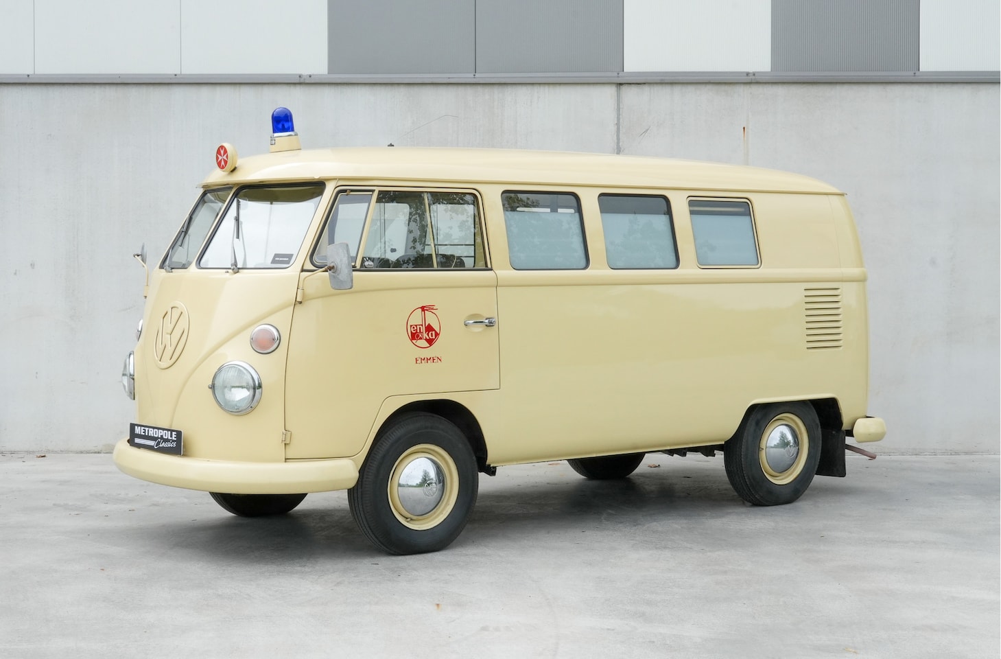 Volkswagen Transporter - Ambulance M1208 - AutoWereld.nl