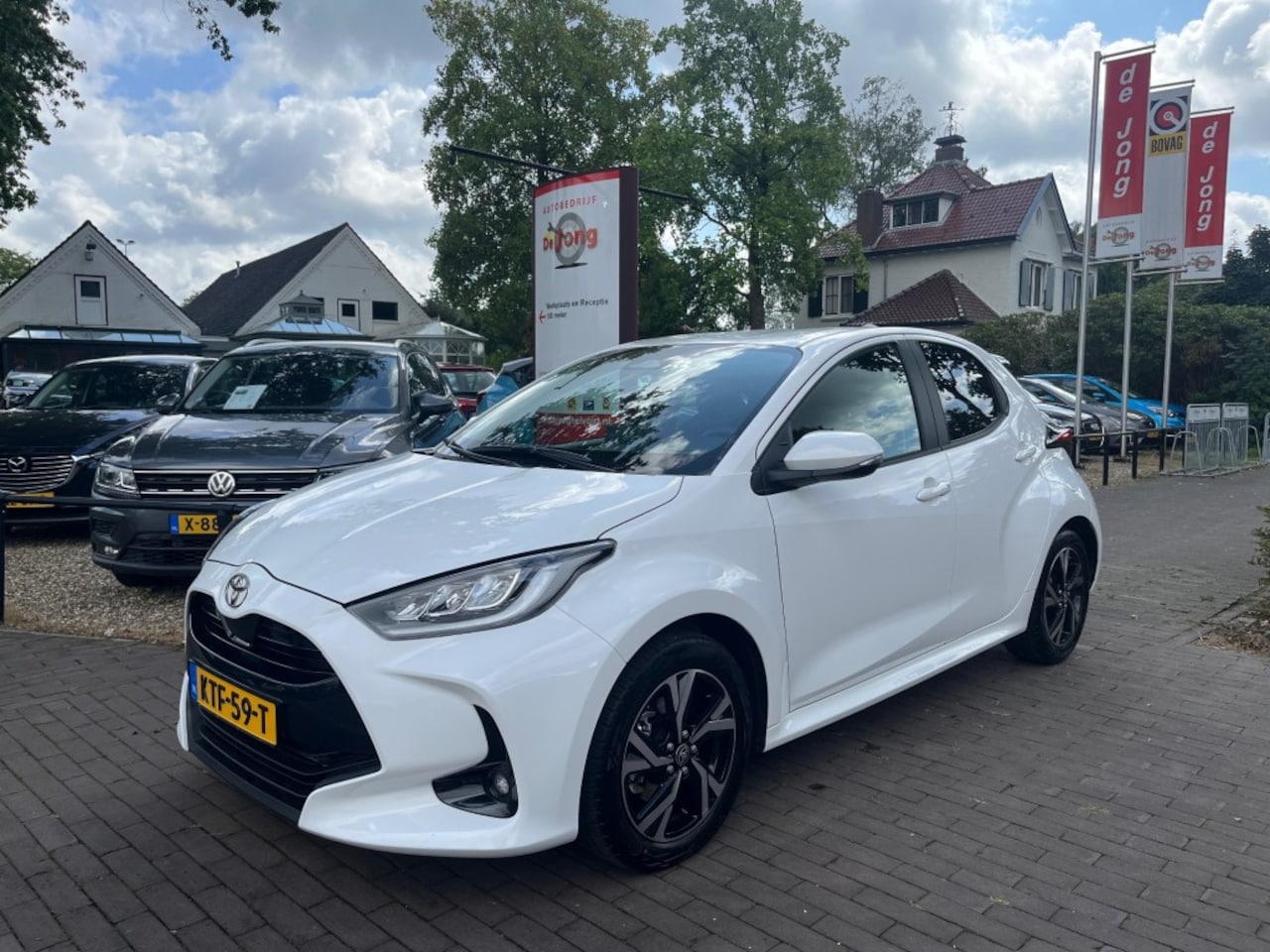 Toyota Yaris - 1.5 HYBRID 115 DYNAMIC / CARPLAY / CAMERA / ADAP. CRUISE / DAB / AIRCO-ECC / LED / KEYLESS - AutoWereld.nl