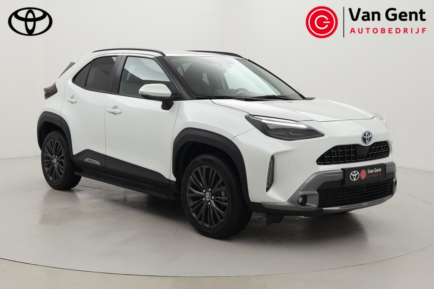 Toyota Yaris Cross - 1.5 Hybrid AWD Adventure | Treeplanken | Dodehoek detectie | Head-up display | Apple Carpl - AutoWereld.nl